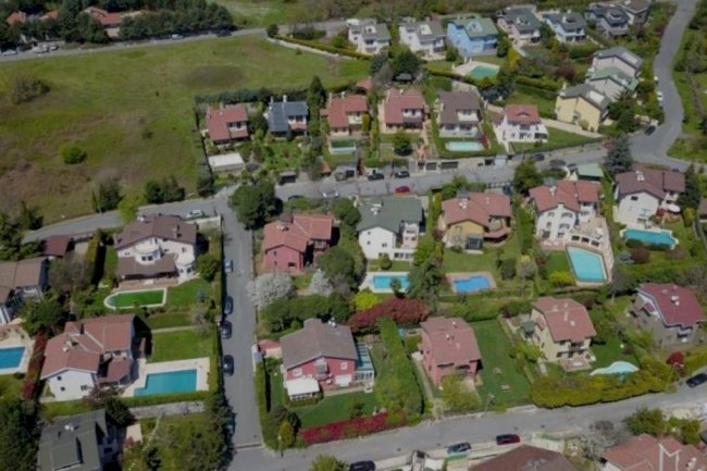 Zekeriyaköy is an attractive area in the upper segment for villa living.